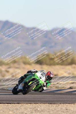 media/Dec-07-2025-CVMA (Sun) [[3e7d2de5dc]]/Race 16-Formula Middleweight/